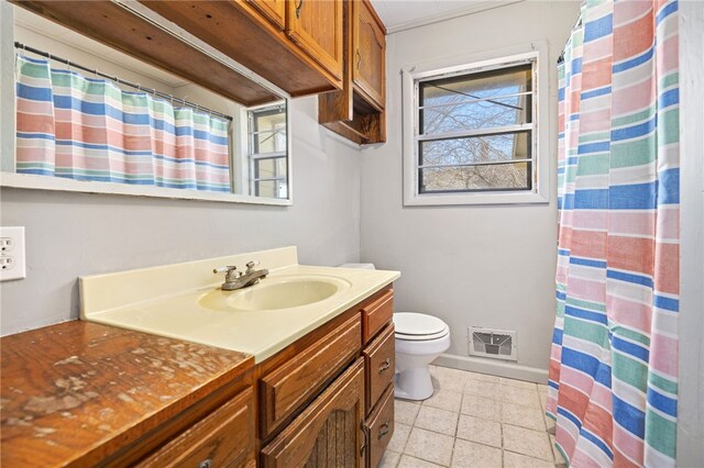15 White St, Eureka Springs, AR 72632 - full bathroom featuring visible vents, a shower with shower curtain, toilet, tile patterned floors, and vanity