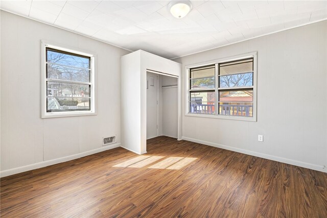 15 White St, Eureka Springs, AR 72632 - unfurnished bedroom featuring baseboards, a closet, visible vents, and wood finished floors