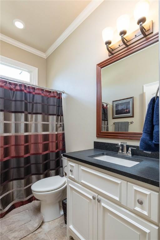 bathroom featuring toilet, curtained shower, crown molding, and vanity