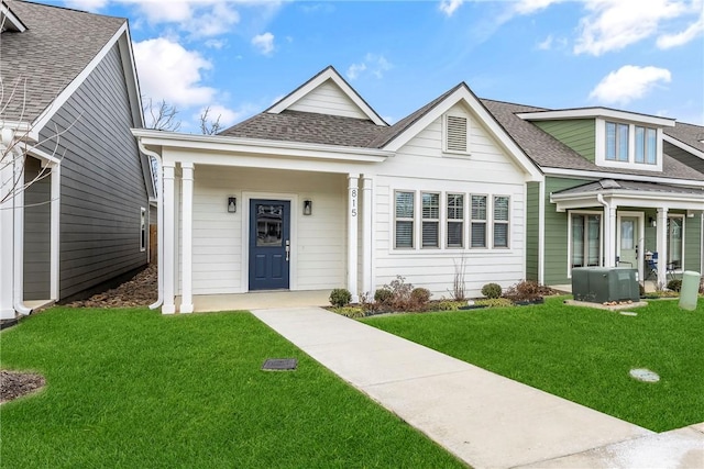 view of front of property featuring a shingled roof, a porch, and a front lawn