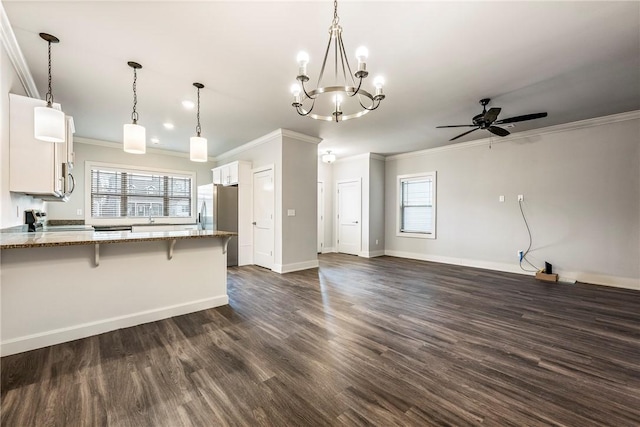 kitchen featuring a peninsula, a breakfast bar, crown molding, and stainless steel appliances