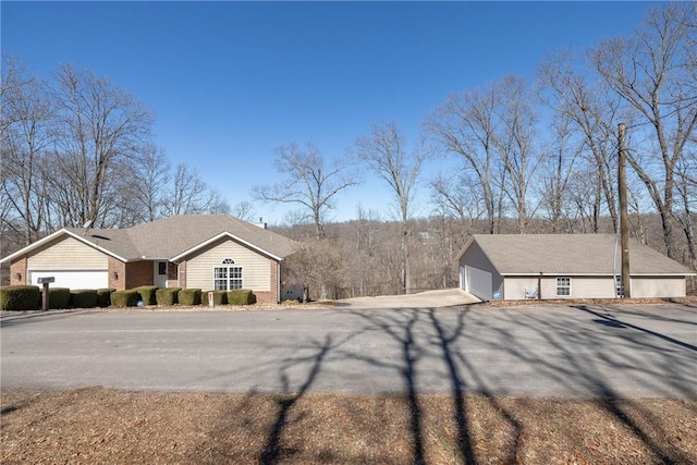 33 Rountree Dr, Bella Vista, AR 72715 - view of front facade featuring a garage and brick siding