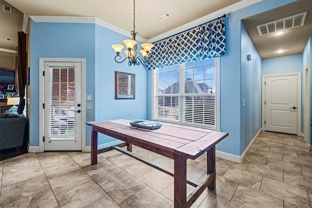 dining space with ornamental molding, visible vents, a notable chandelier, and baseboards