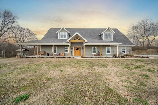 view of front of house featuring a lawn