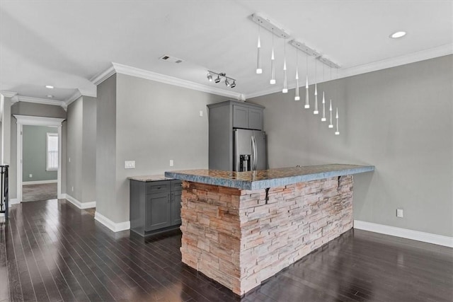 kitchen with stainless steel fridge, visible vents, gray cabinets, and baseboards