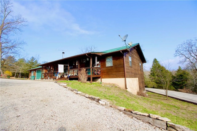 view of front of house featuring an attached garage, covered porch, and driveway