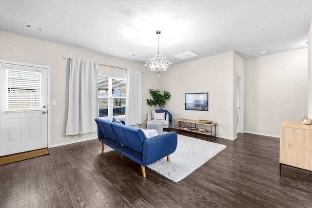 living room featuring an inviting chandelier, visible vents, baseboards, and dark wood-type flooring