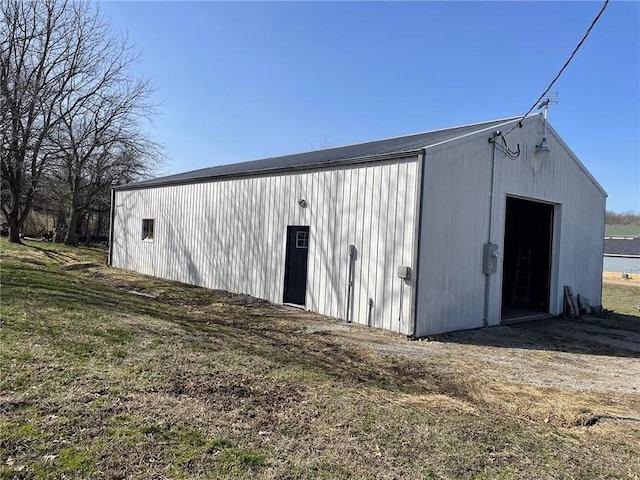 view of pole building with a yard