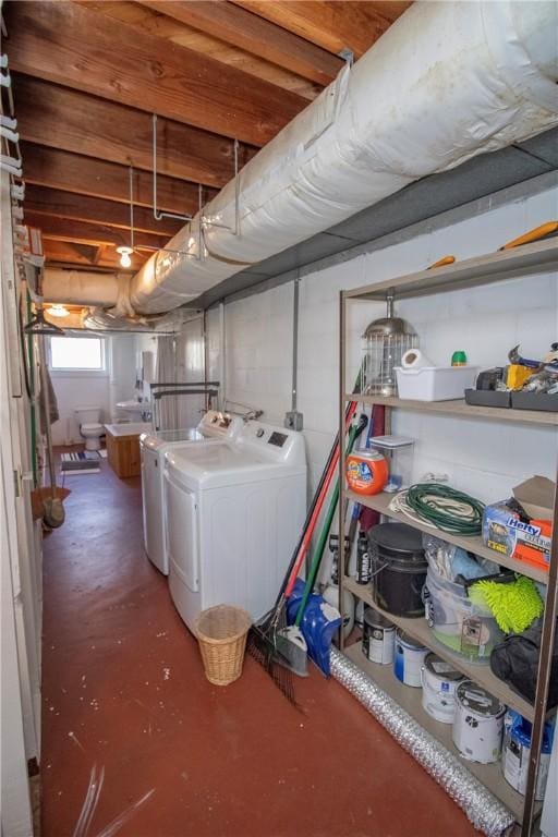 basement with washing machine and dryer