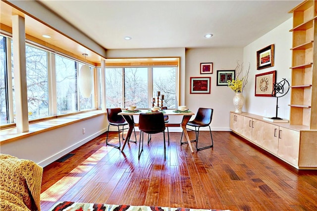 dining room featuring recessed lighting, visible vents, dark wood-style flooring, and baseboards