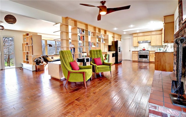 living area with recessed lighting, dark wood-style floors, and a ceiling fan