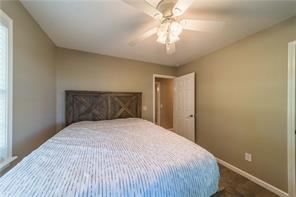 bedroom with a ceiling fan and baseboards