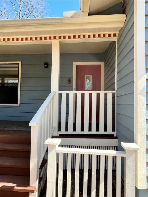 entrance to property featuring a porch