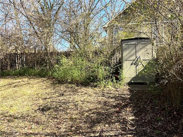 view of yard with an outbuilding and fence