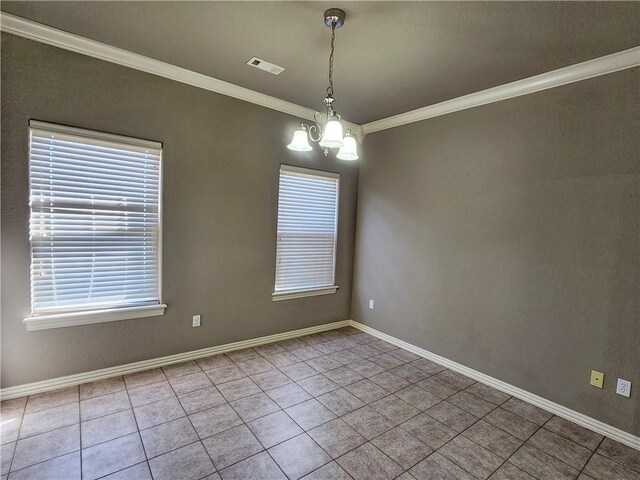 tiled empty room with a chandelier, ornamental molding, visible vents, and baseboards