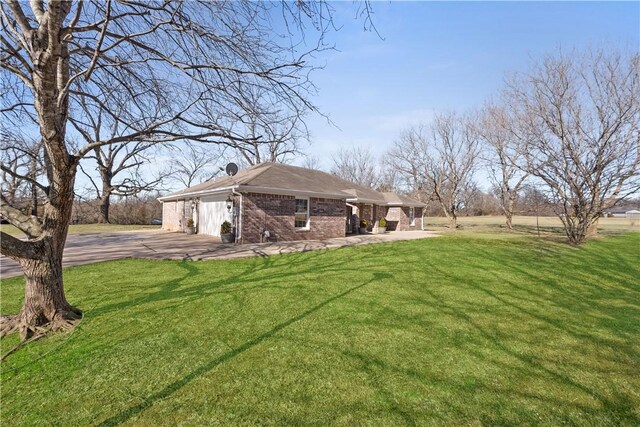 view of yard with driveway and an attached garage