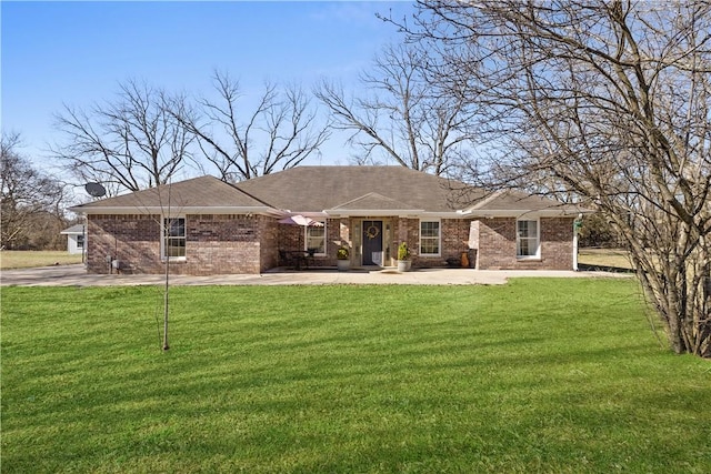 ranch-style home featuring brick siding and a front lawn