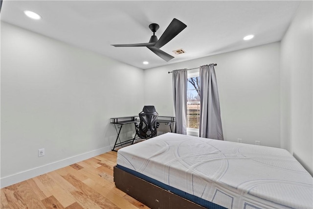 bedroom featuring visible vents, wood finished floors, recessed lighting, baseboards, and ceiling fan