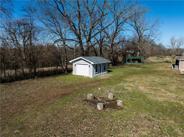 view of yard featuring a garage and an outdoor structure