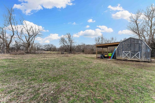 view of yard with a carport and an outdoor structure