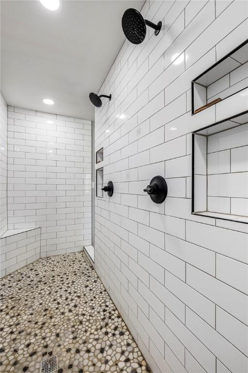 full bath with recessed lighting and tiled shower