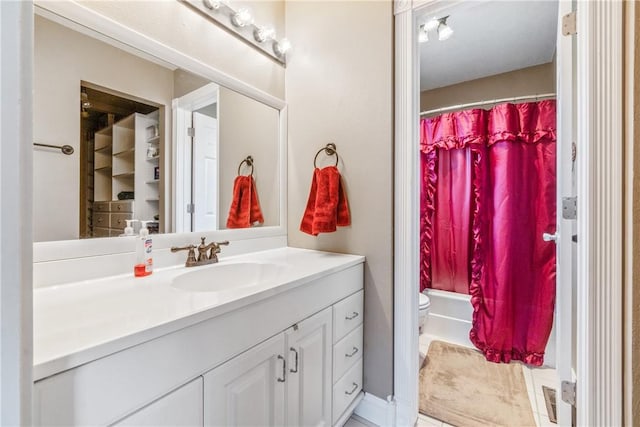 bathroom with vanity, toilet, visible vents, and shower / bath combo with shower curtain