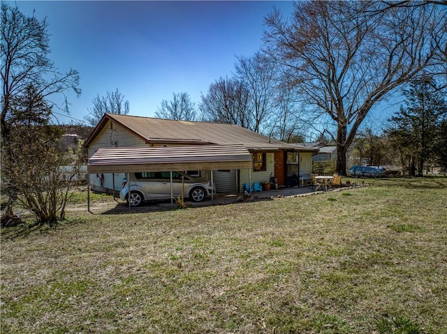 view of front of home with a carport, metal roof, and a front lawn