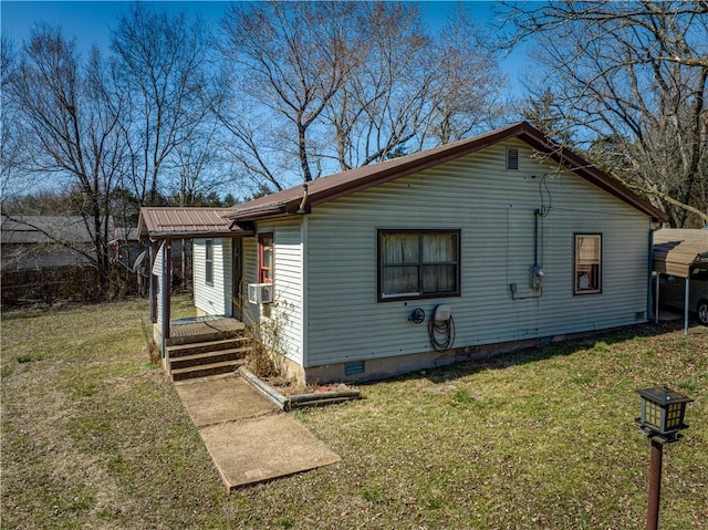 view of front facade featuring crawl space, metal roof, and a front lawn