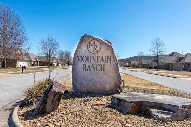 community sign featuring a residential view