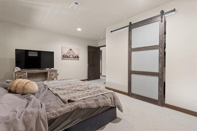 bedroom featuring a barn door, recessed lighting, visible vents, and baseboards