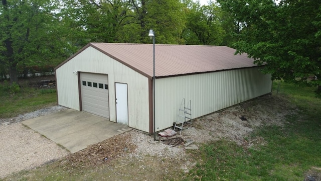 view of detached garage