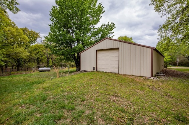 detached garage with driveway