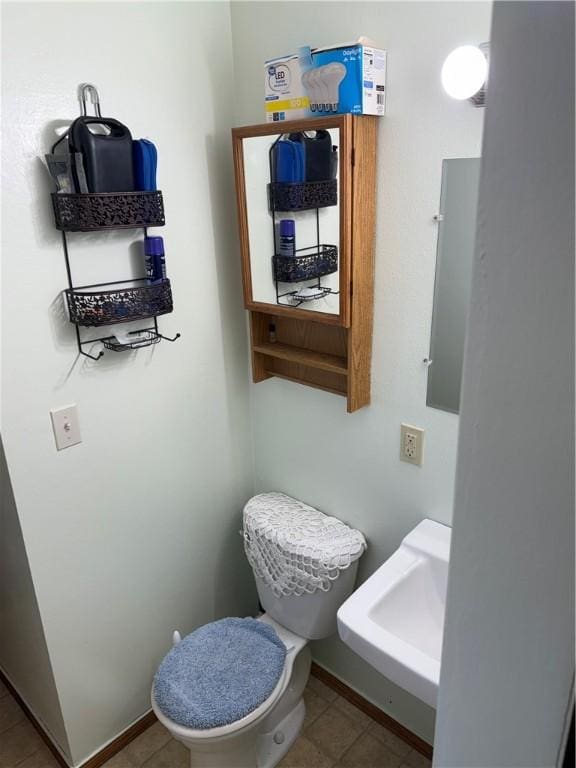 bathroom featuring a sink and baseboards