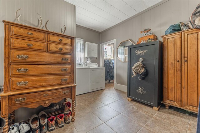 laundry room featuring washer and clothes dryer, laundry area, crown molding, and light tile patterned floors