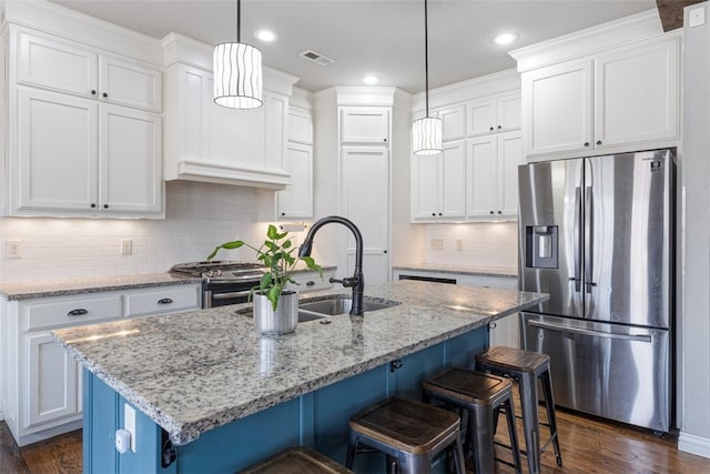 kitchen featuring white cabinets, a kitchen breakfast bar, and stainless steel appliances