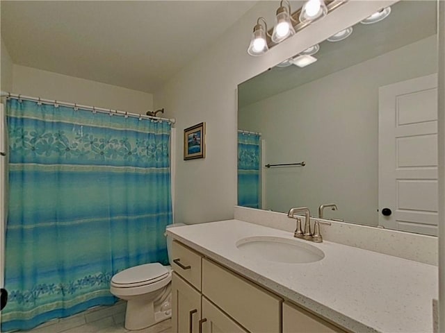 full bathroom featuring vanity, toilet, and a shower with curtain