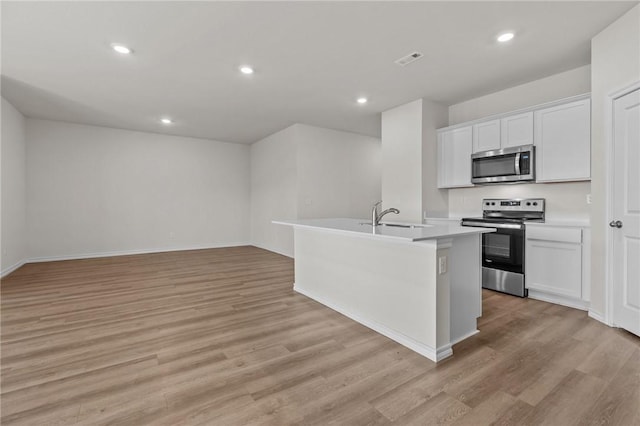 1317 Chavis St, Gentry, AR 72734 - kitchen featuring stainless steel appliances, light wood finished floors, white cabinetry, light countertops, and recessed lighting