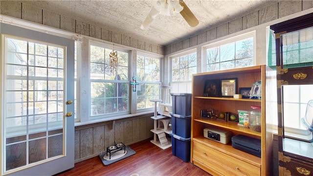 sunroom / solarium with a ceiling fan