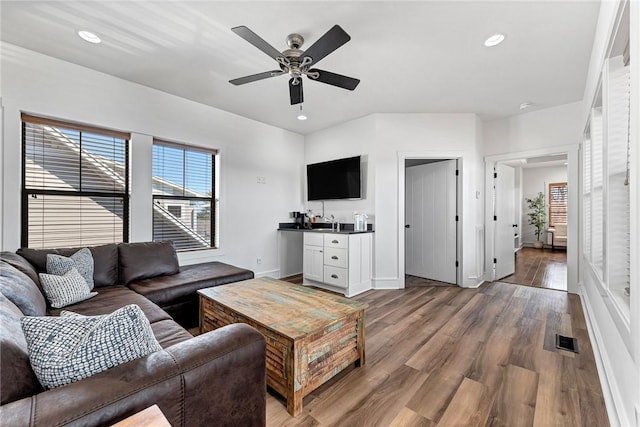 living room featuring recessed lighting, wood finished floors, visible vents, and ceiling fan