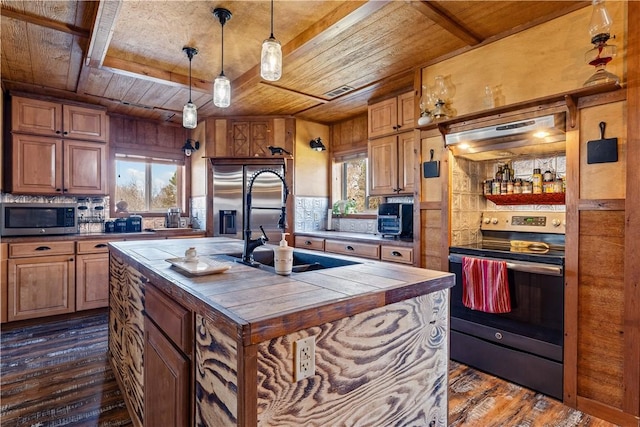 kitchen featuring a sink, stainless steel appliances, wood ceiling, and tile counters