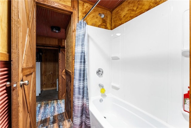 bathroom with shower / tub combo with curtain