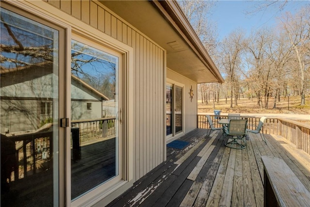 deck featuring outdoor dining space