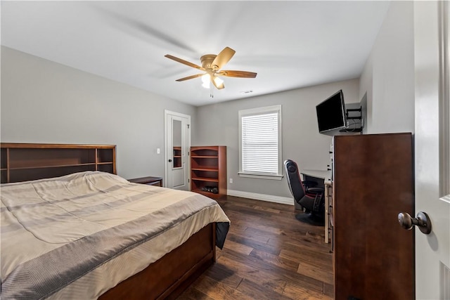 bedroom featuring dark wood-type flooring, a ceiling fan, and baseboards