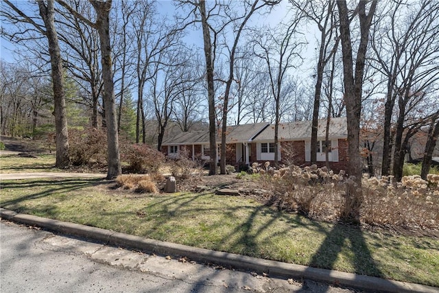 view of front facade with a front yard