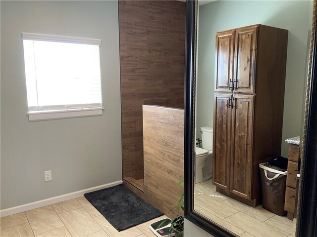 bathroom featuring toilet and baseboards