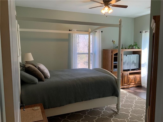 bedroom featuring ceiling fan