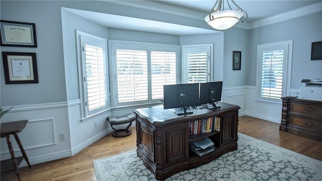 office area featuring crown molding, light wood-type flooring, and baseboards