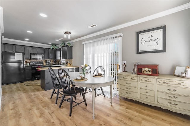 dining room featuring recessed lighting, visible vents, light wood-style flooring, and crown molding