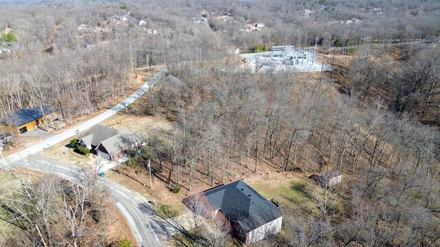 bird's eye view with a wooded view