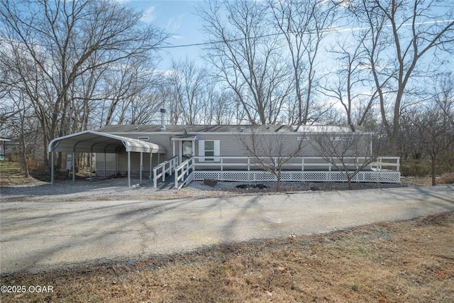 view of front facade with a carport and driveway